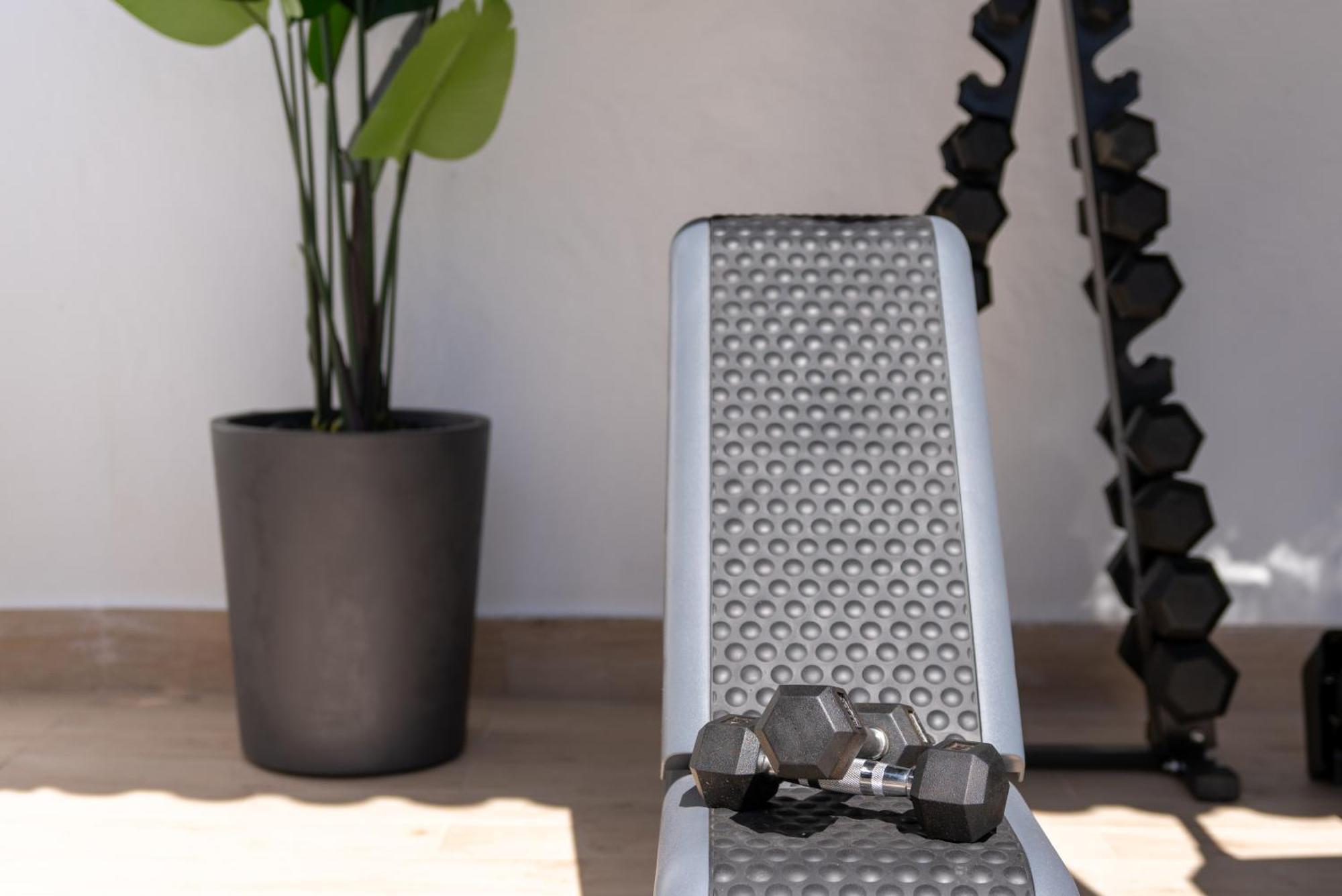 Hébergement de vacances Rooftop Jaccuzi - Pool - Fitness Area - Free Wifi - Air Conditioner - Pool - Modern & Comfortable - Sunnygolf Bungalow