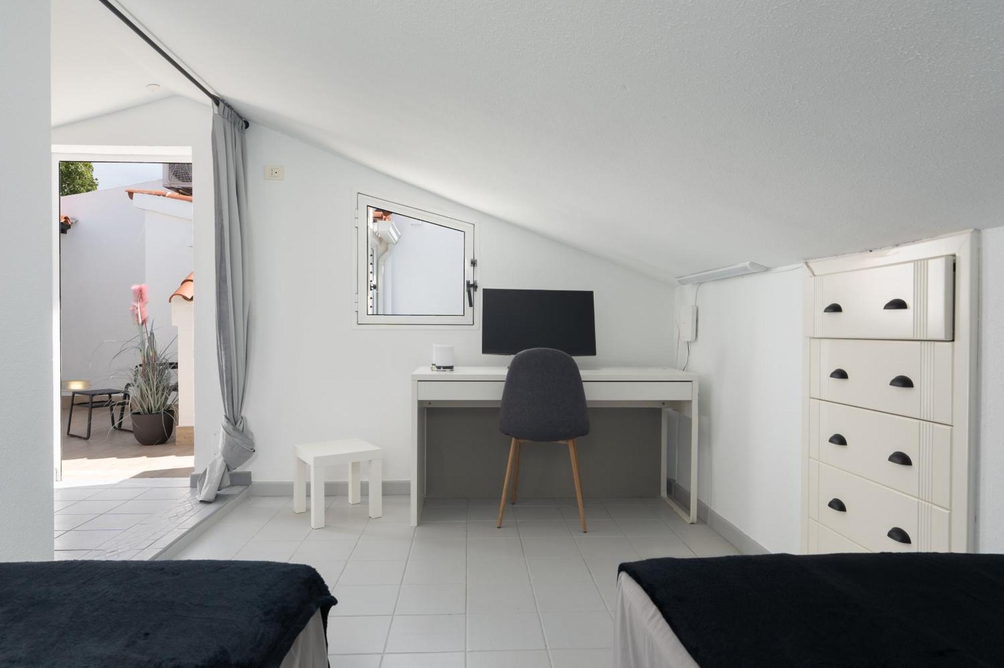 Rooftop Jaccuzi - Pool - Fitness Area - Free Wifi - Air Conditioner - Pool - Modern & Comfortable - Sunnygolf Bungalow *