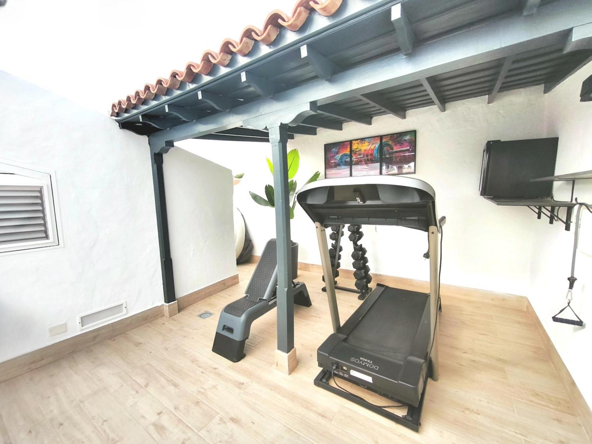 Rooftop Jaccuzi - Pool - Fitness Area - Free Wifi - Air Conditioner - Pool - Modern & Comfortable - Sunnygolf Bungalow Semesterbostad Maspalomas (Gran Canaria)