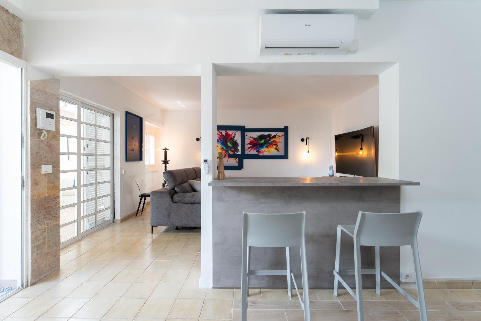 Rooftop Jaccuzi - Pool - Fitness Area - Free Wifi - Air Conditioner - Pool - Modern & Comfortable - Sunnygolf Bungalow Semesterbostad *