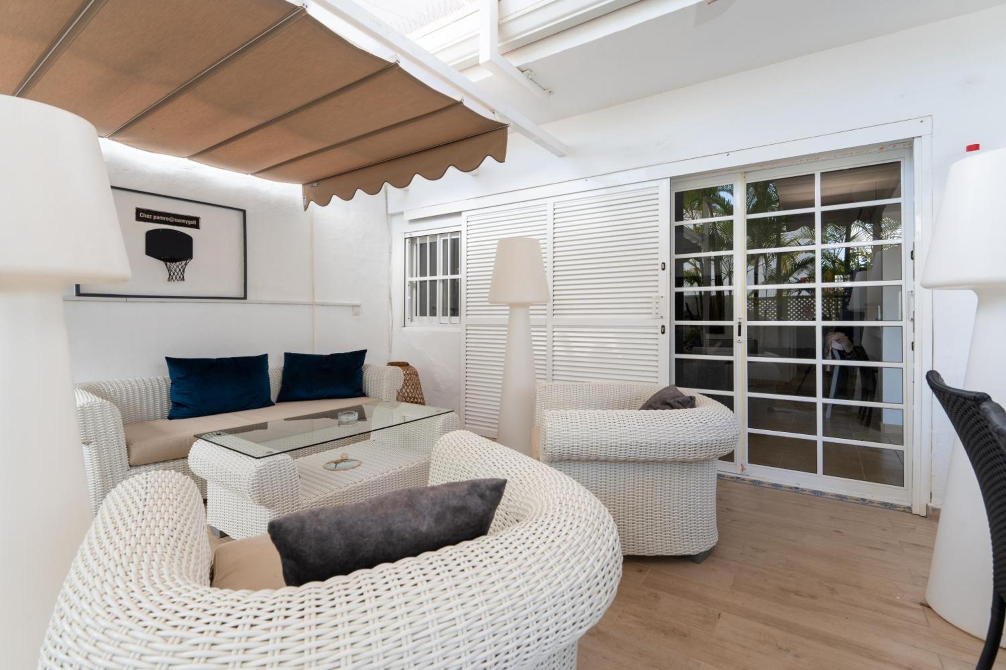 Semesterbostad Rooftop Jaccuzi - Pool - Fitness Area - Free Wifi - Air Conditioner - Pool - Modern & Comfortable - Sunnygolf Bungalow Maspalomas (Gran Canaria)