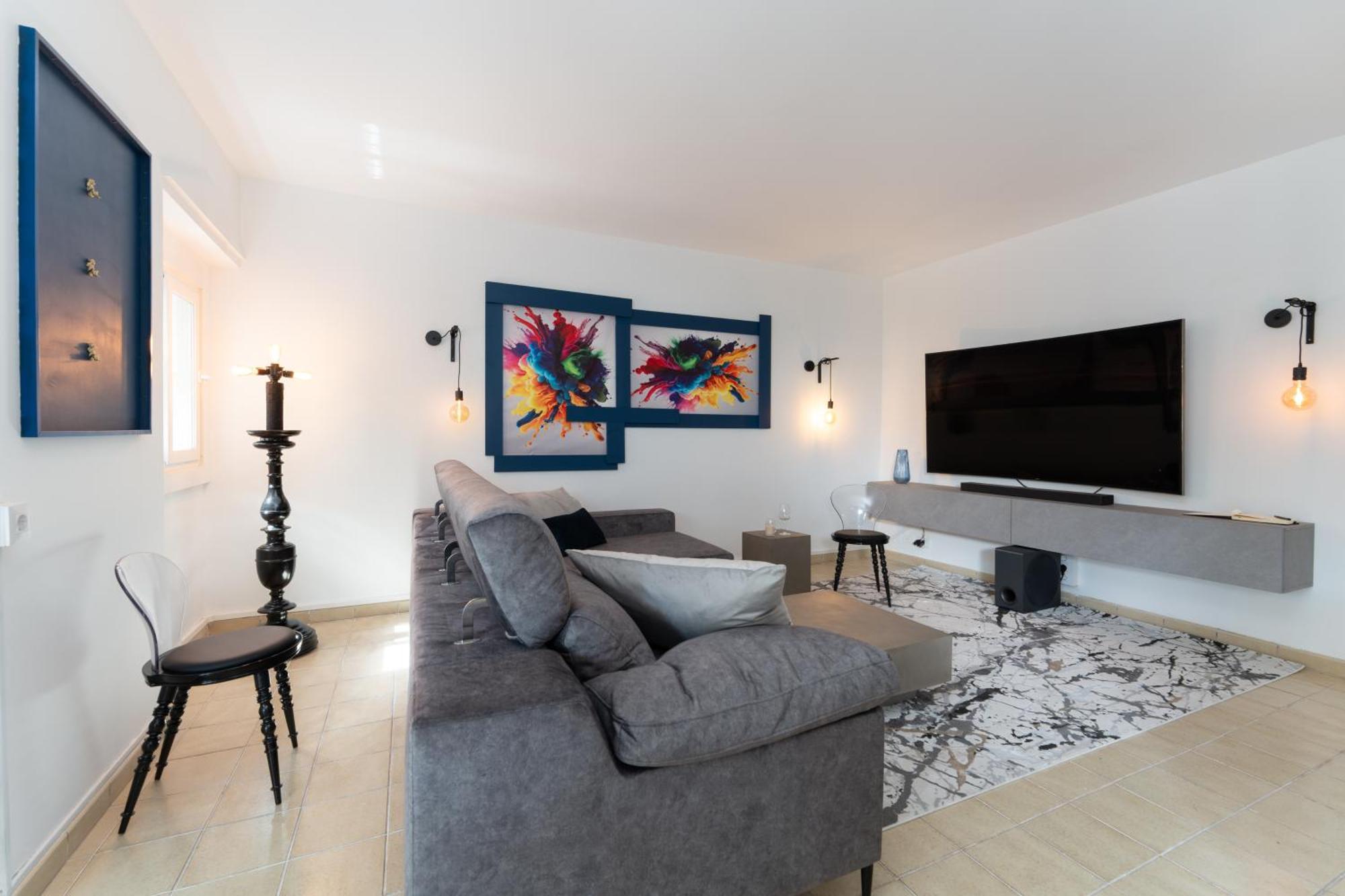 Semesterbostad Rooftop Jaccuzi - Pool - Fitness Area - Free Wifi - Air Conditioner - Pool - Modern & Comfortable - Sunnygolf Bungalow